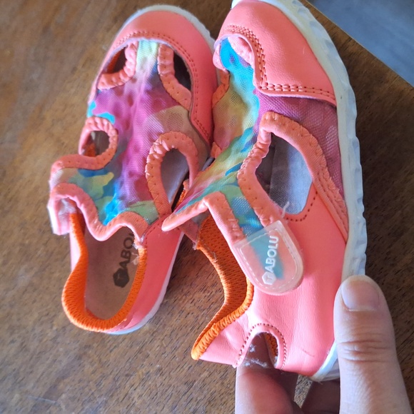 Water shoes - Picture 2 of 2